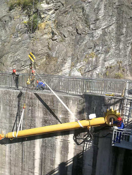 油缸拆卸現(xiàn)場(chǎng)